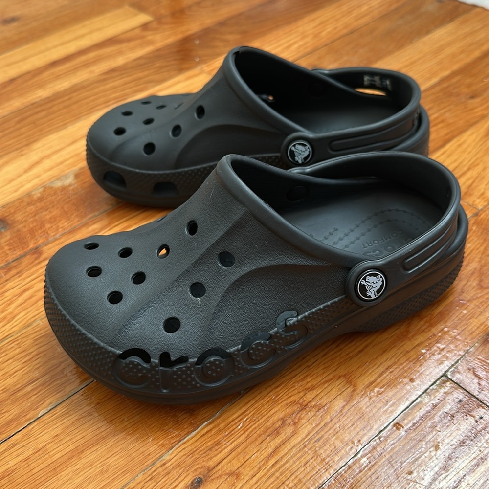 Crocs Black Clogs Size J 1 - Picture 4 of 7